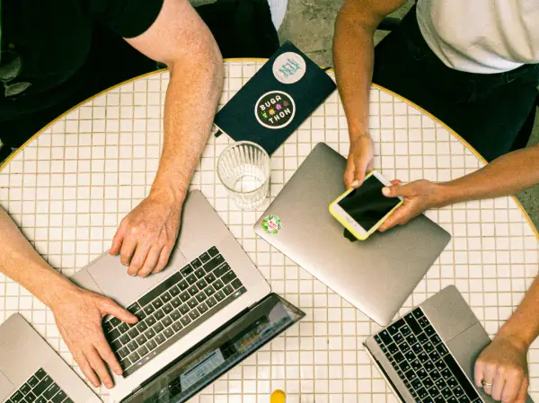 hlavni_rozdily_mezi_ugc_a_influencer_marketingem_ugc_tvurci_blog_01